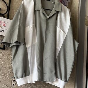 Vintage Two-Tone Button-Up Shirt size XL. In great pre owned condition. Gray